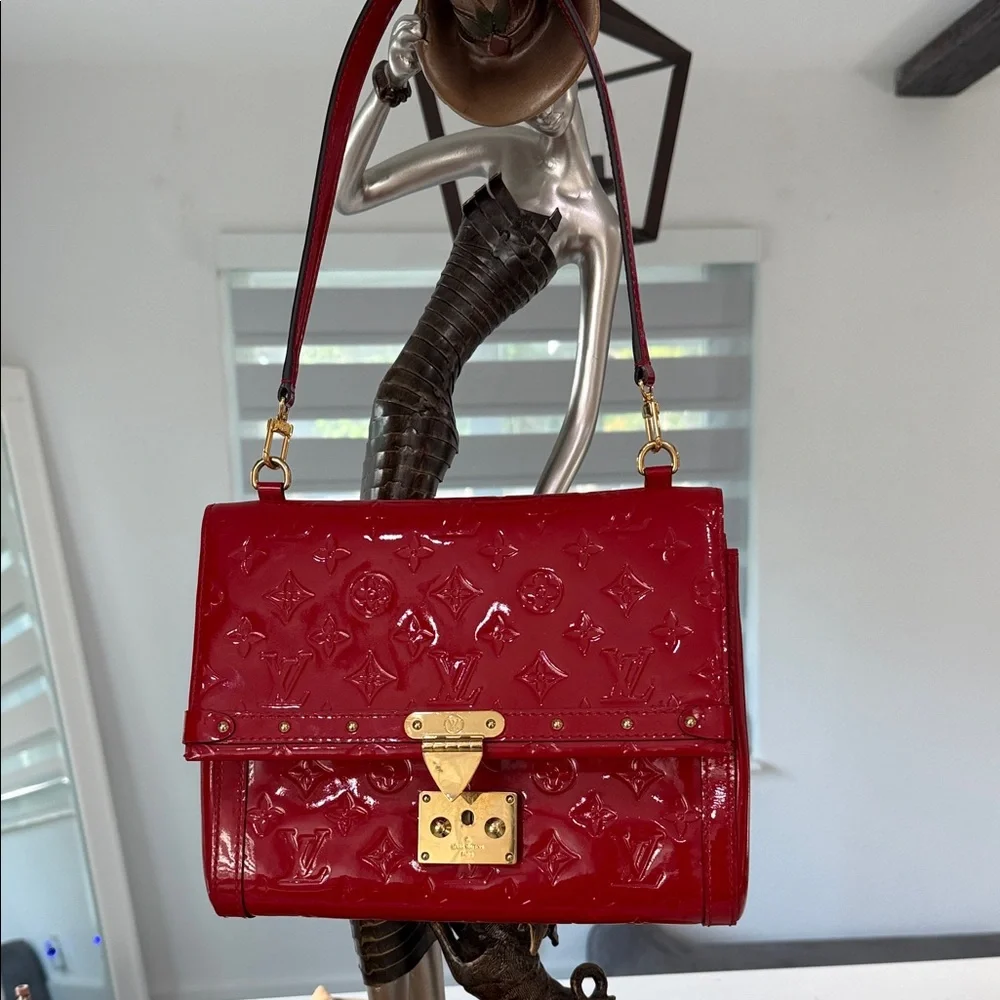 Louis Vuitton Venice Shoulder Bag Monogram Vernis: RED ♥️ - Picture 15 of 17